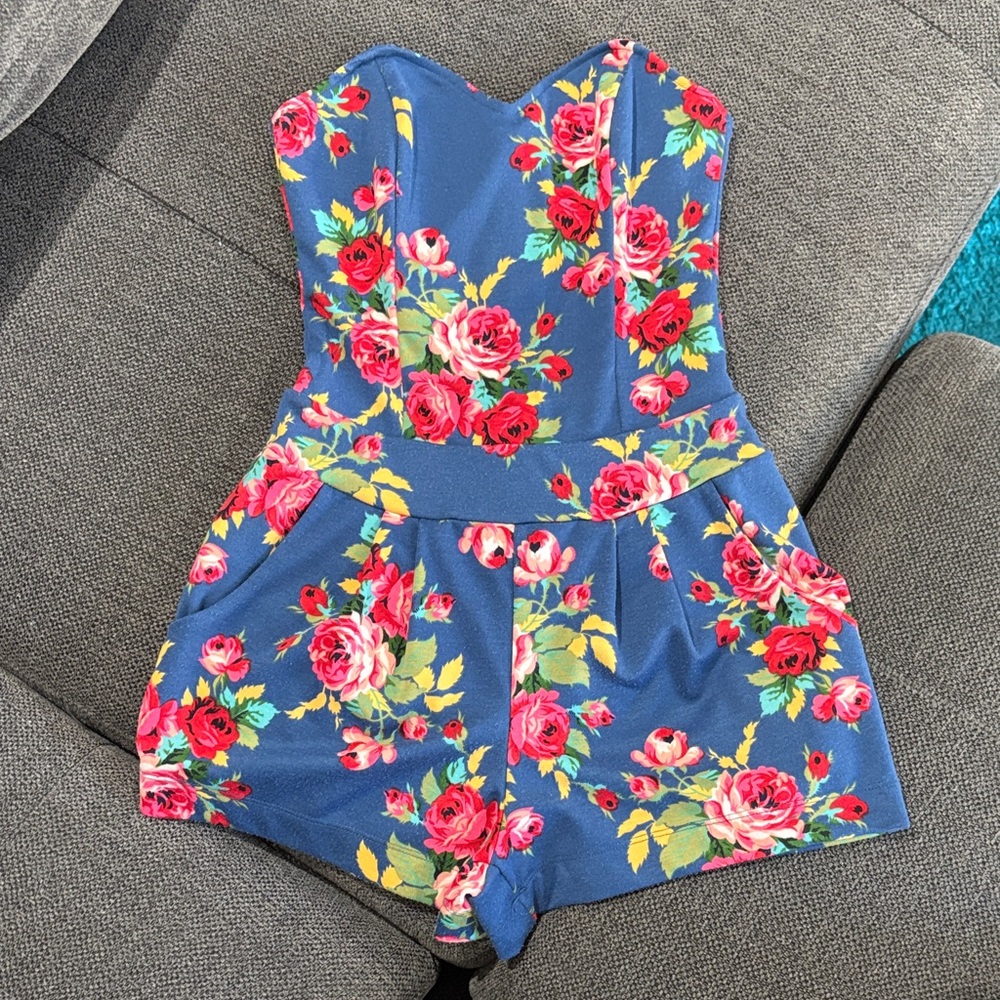 Kimchi Blue Strapless Floral Romper Size Small Sweetheart Neckline Pockets Blue